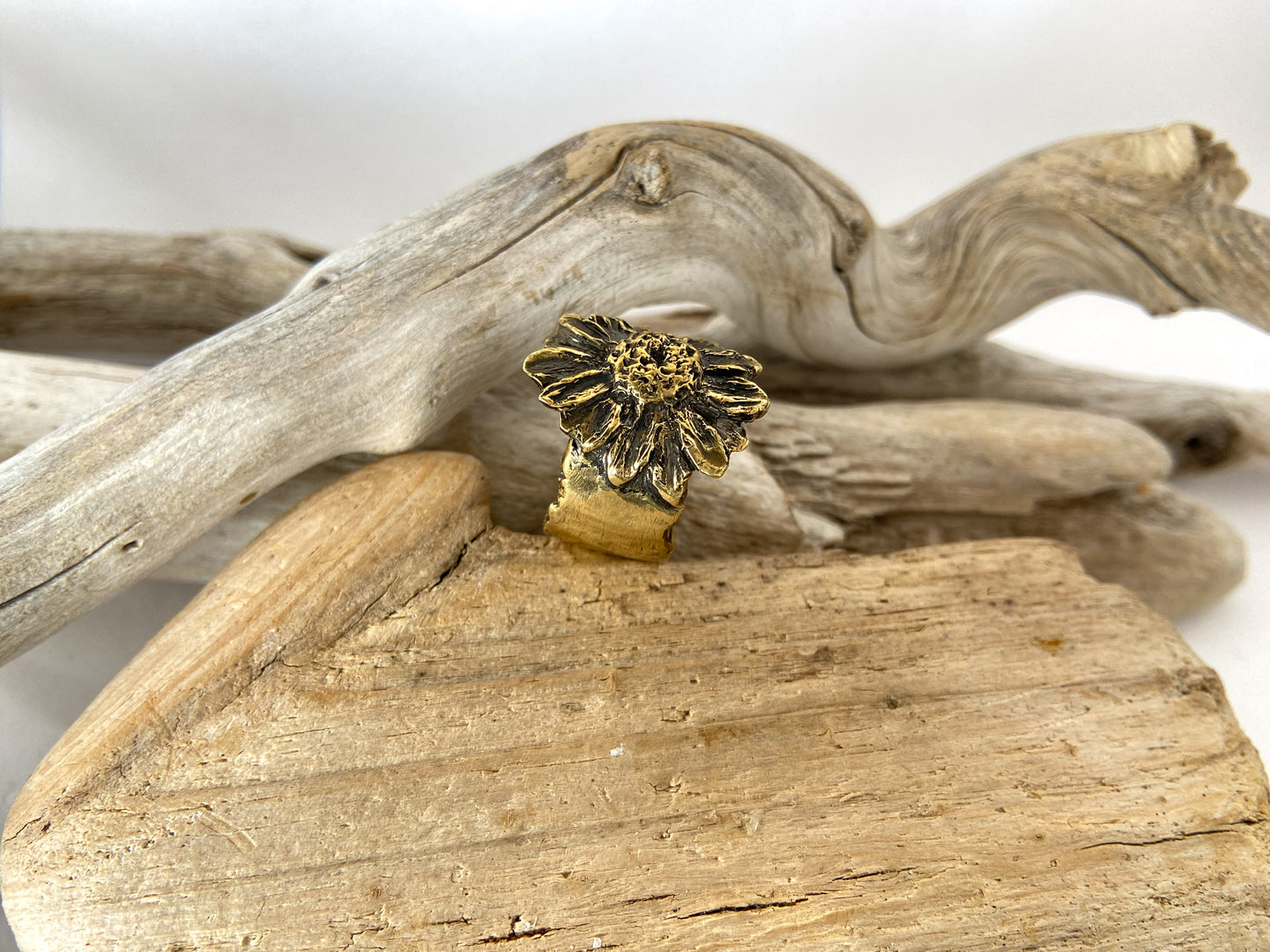 Beach flower ring