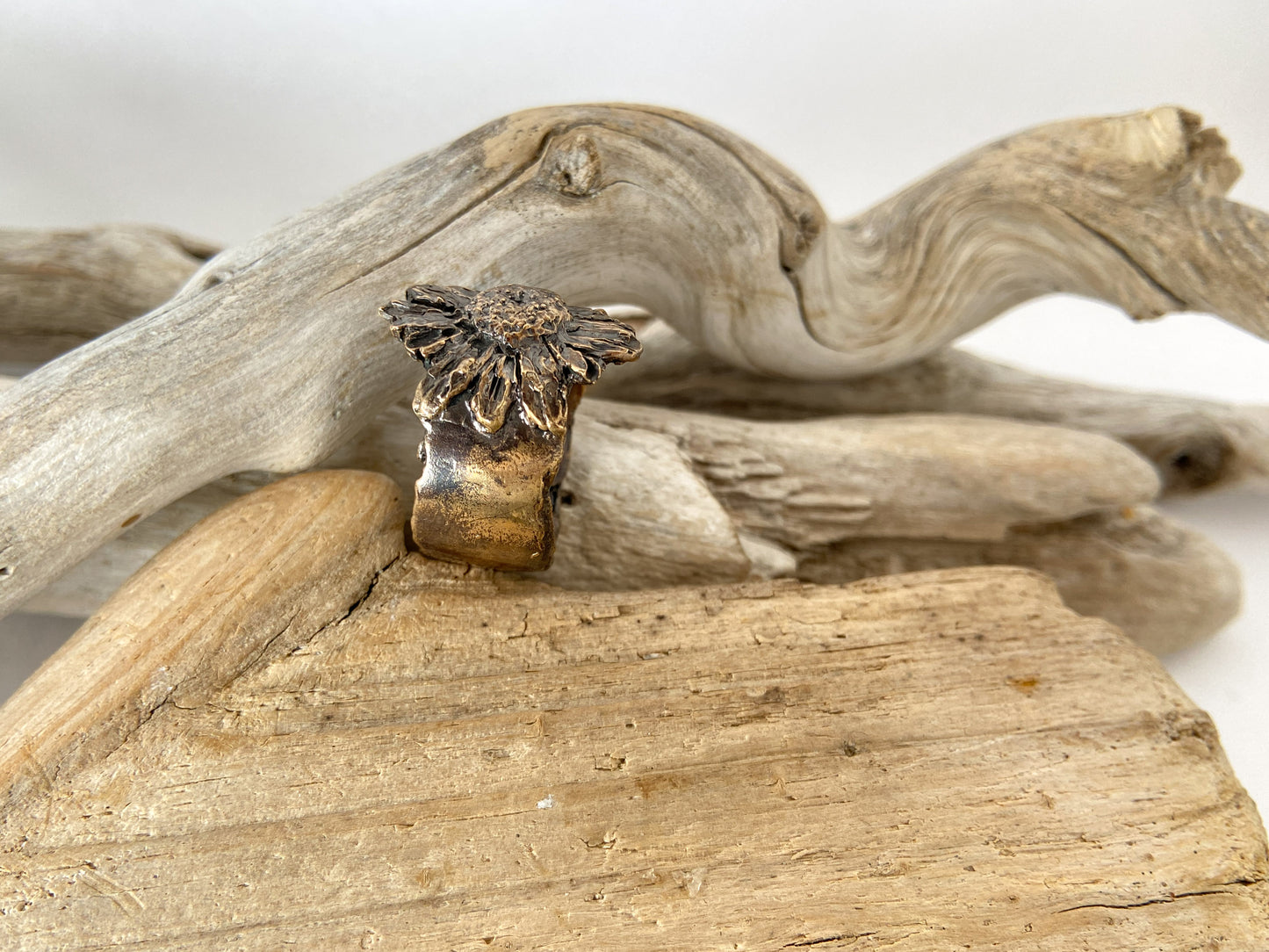 Beach flower ring
