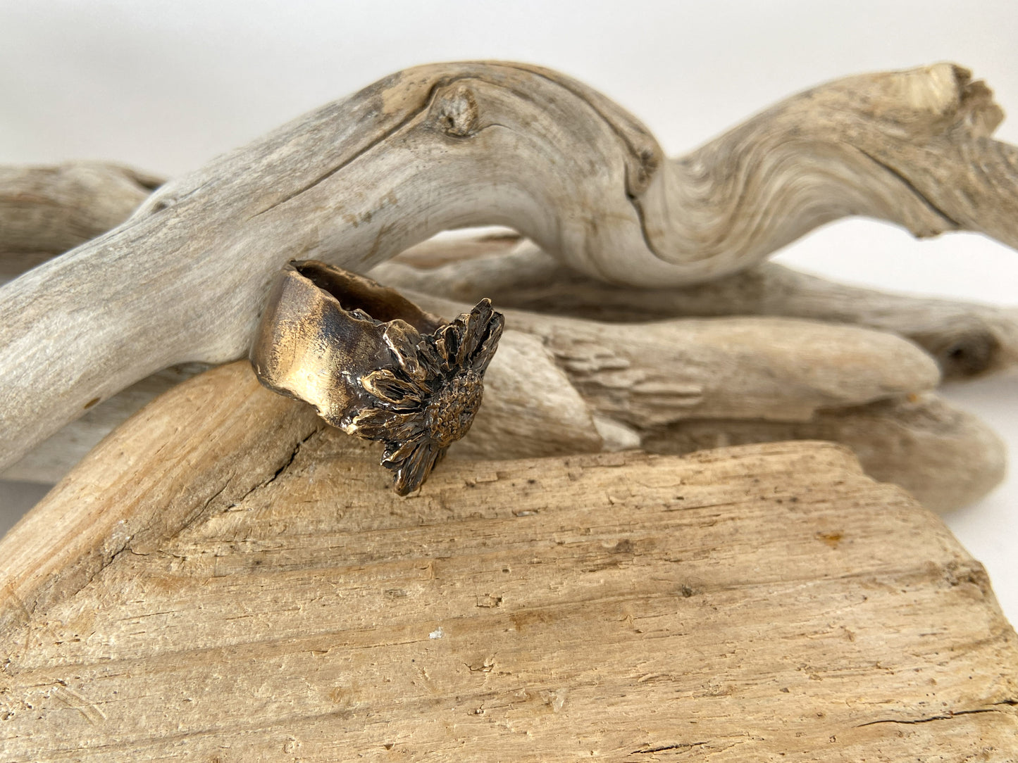 Beach flower ring