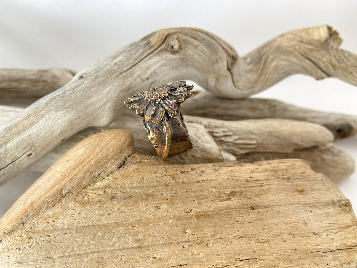 Beach flower ring