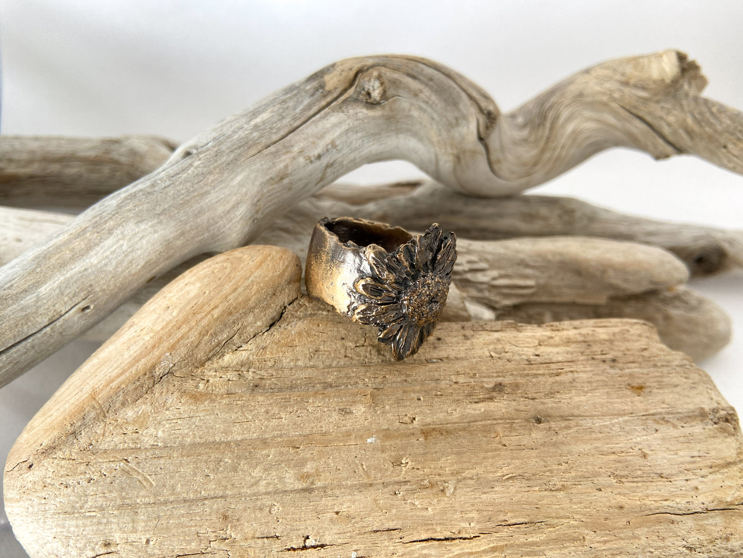 Beach flower ring