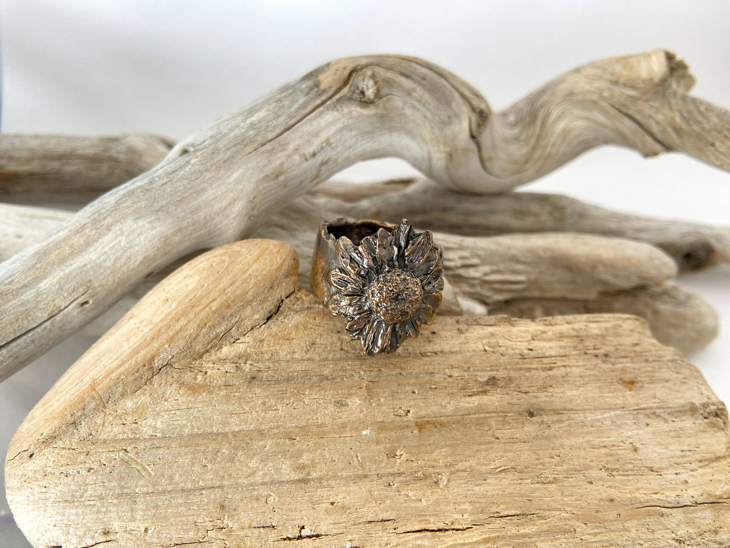 Beach flower ring
