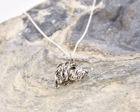 Spinone pendant (looking right)